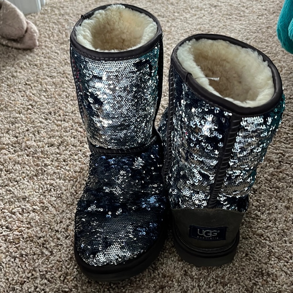 Ugg sequence boots